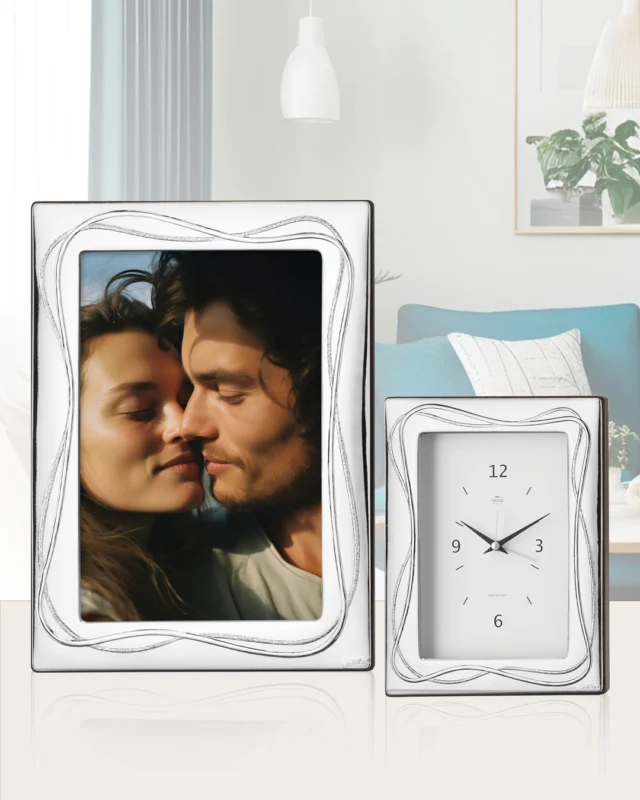 Cerchi un regalo che parli d’amore e duri nel tempo? 💕
Cornice e orologio in argento firmati Acca: un abbinamento elegante per celebrare i momenti più belli della vita. Un pensiero raffinato per un matrimonio o una ricorrenza speciale. ✨
🔗 Vuoi scoprire tutte le collezioni Acca e le ultime novità? Visita accasrl.com
📍 Per sapere dove trovarci, scrivici in privato: ti aiuteremo a trovare il negozio più vicino a te.
#acca #accaargenti #regalo #homedecor #ideeregalo #madeinitaly #acca50anni